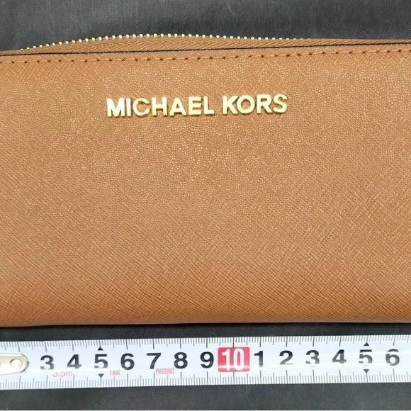 Michael Kors Long wallet Lots Of Storage, Never Used - Picture 7 of 10